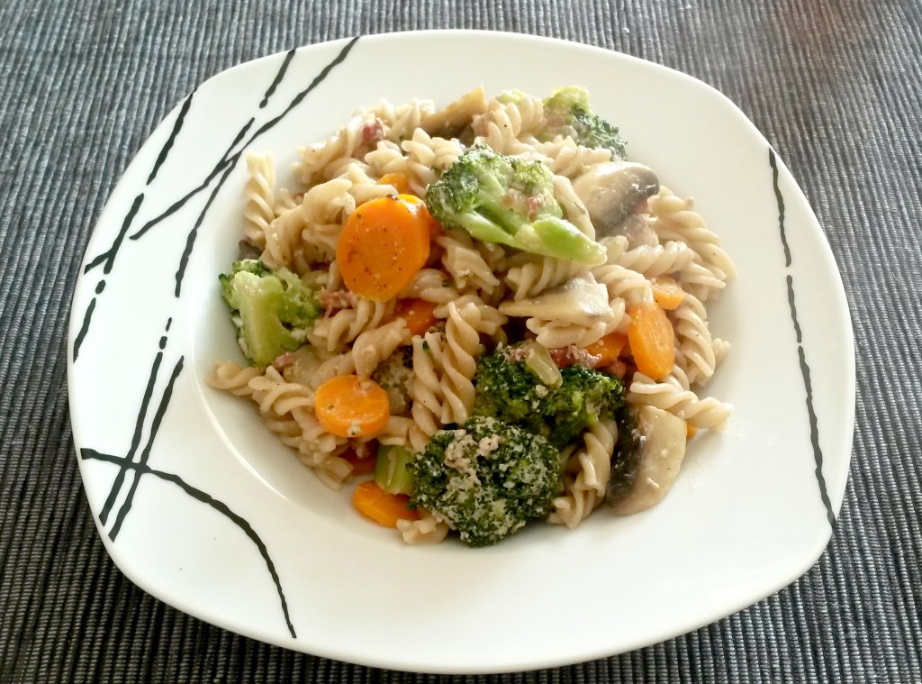 Brokkoli Nudelpfanne bearbeitet