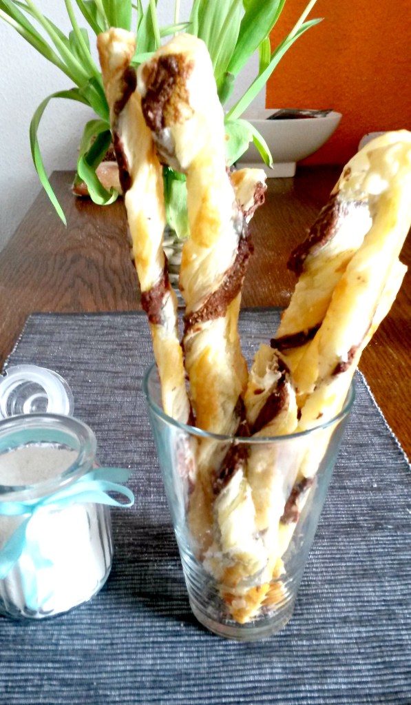 Blätterteig-Schoko-Stangen bearbeitet