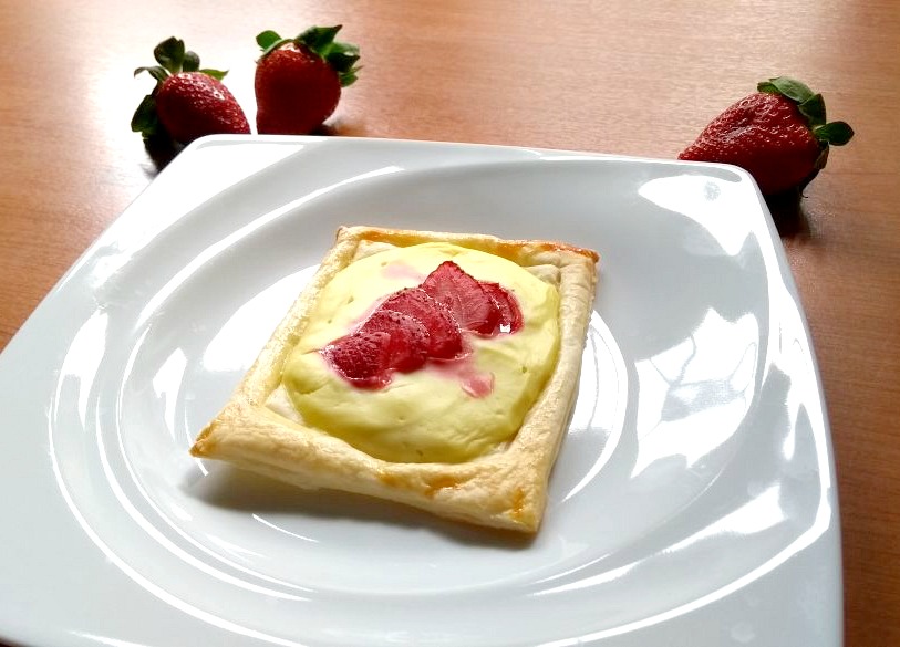 Erdbeer-Blätterteigtaschen