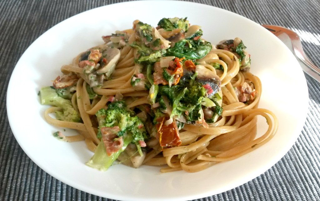 Linguine mit Gemüse-Sahnesauce bearbeitet