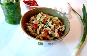 Nudelsalat mit Pesto bearbeitet