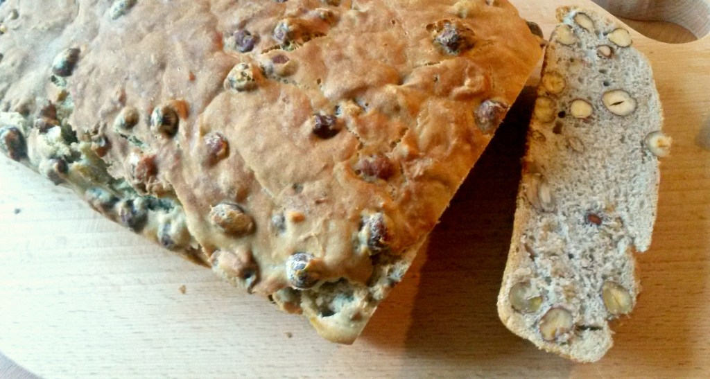 Nussbrot bearbeitet