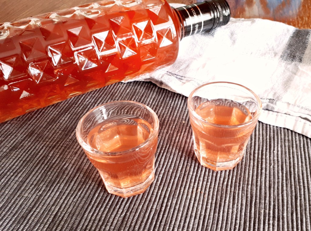 Rhabarberschnaps bearbeitet