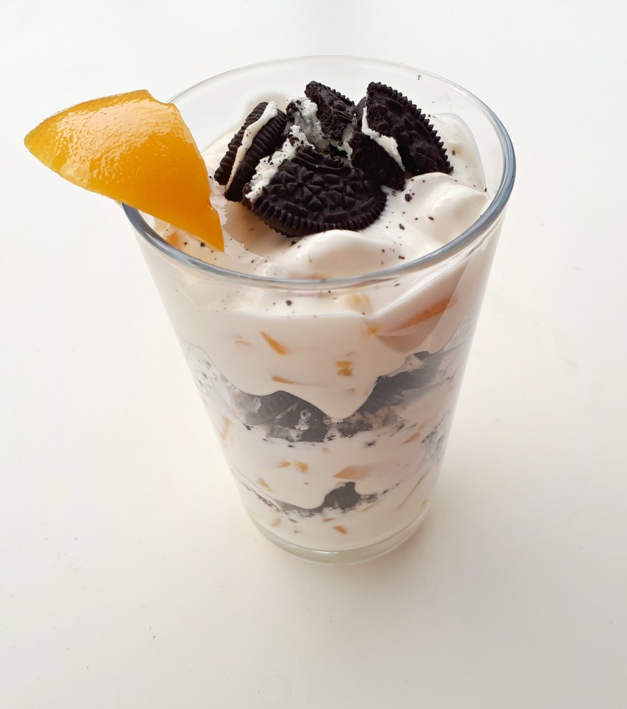 Oreo-Pfirsich-Dessert bearbeitet