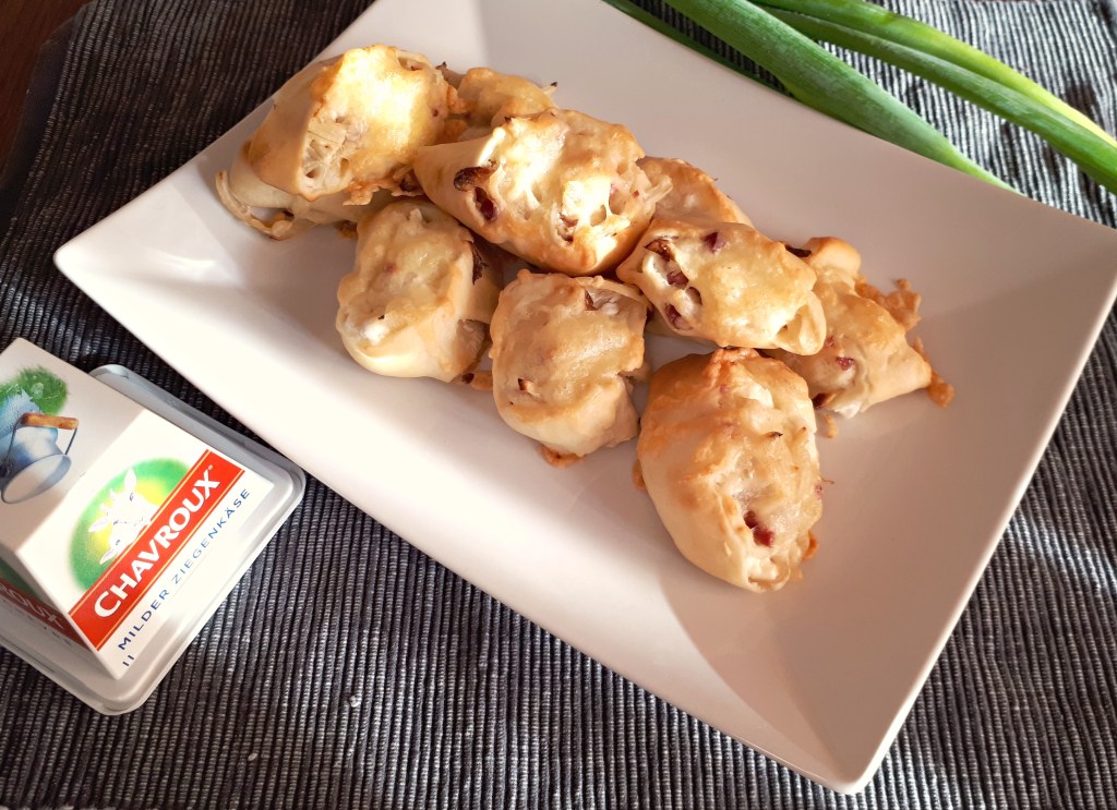 Flammkuchenschnecken mit Ziegenfrischkäse