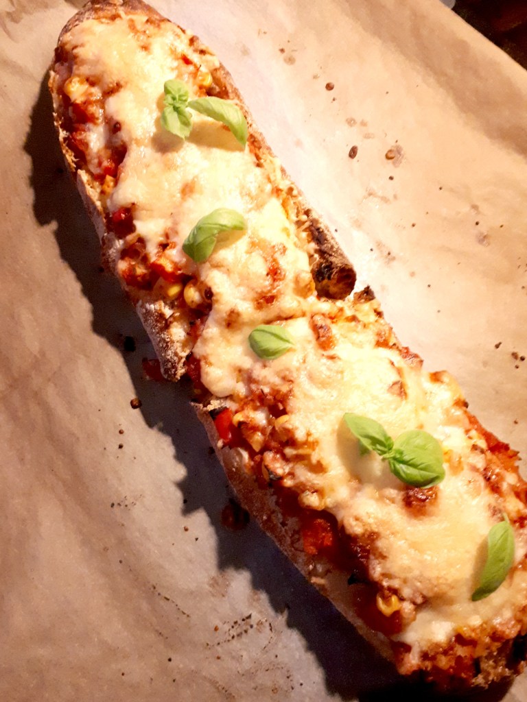 Gefülltes Baguette-Pizzastyle