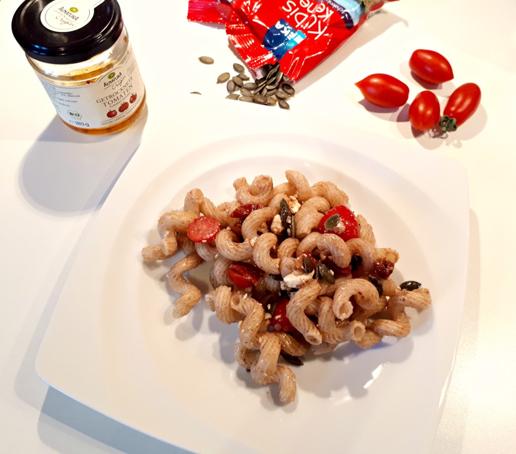 Mediterraner Nudelsalat