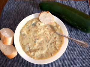 Zucchinisuppe mit Hackfleisch