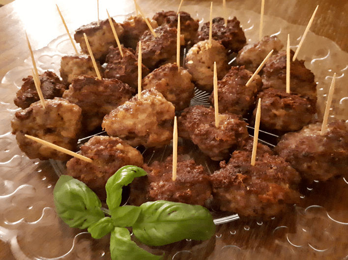 Mini Käse-Frikadellen