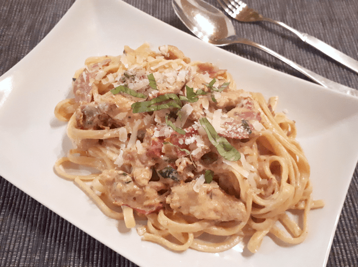 Pasta an cremiger Parmesansauce