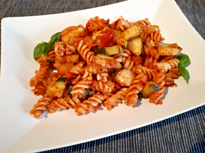 Mediterrane Nudelpfanne