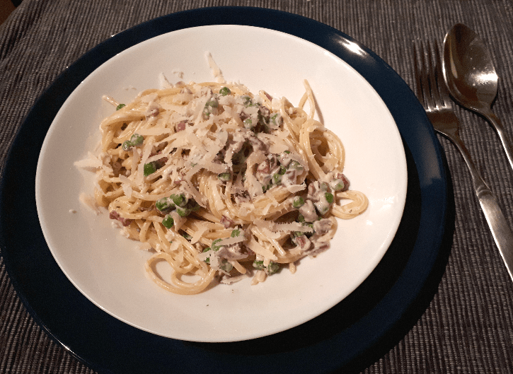 Spaghetti an cremiger Frischkäsesoße