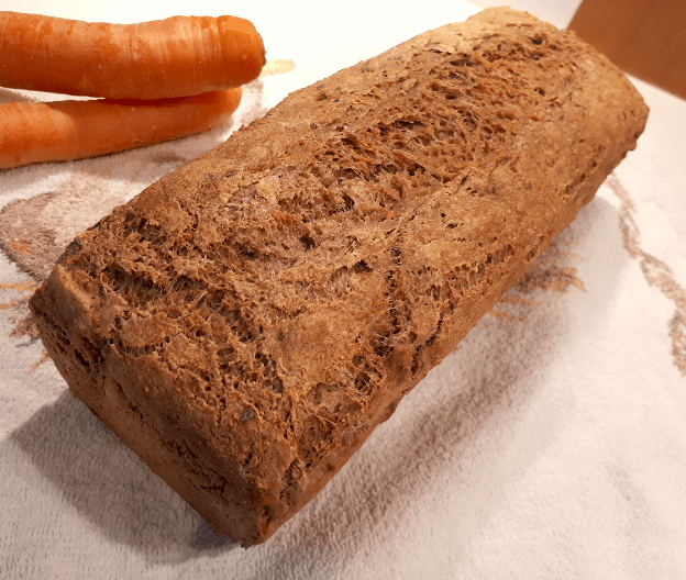 Dinkel-Vollkornbrot mit Karotte und Walnuss