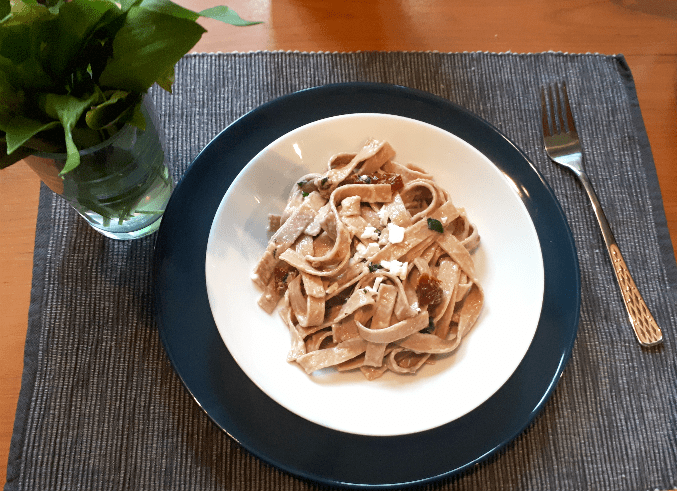 Pasta an Bärlauch, Feta und getr. Tomaten