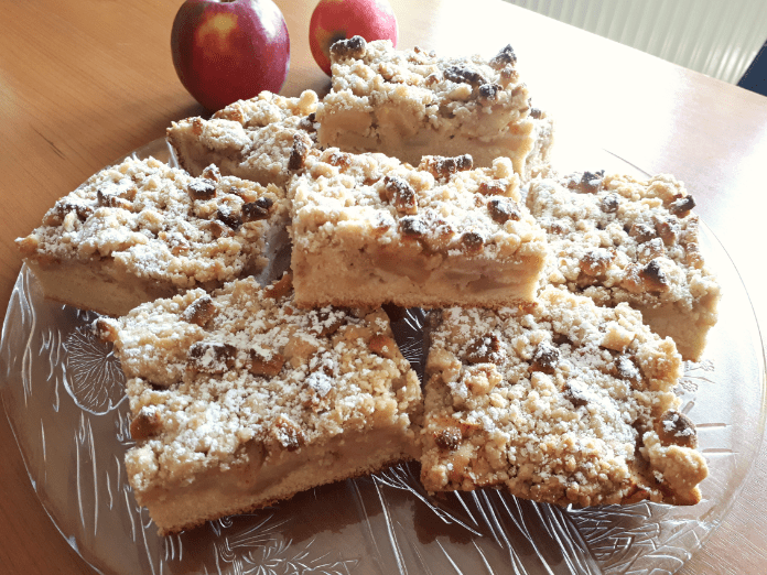 Apfelstreuselkuchen mit Marzipan