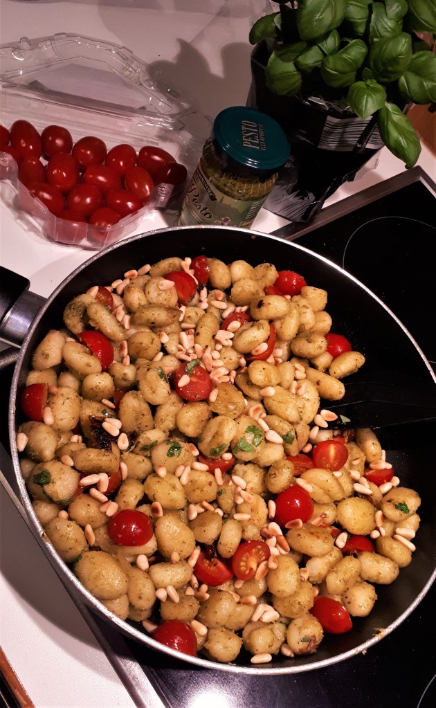 Pesto-Gnocchi Pfanne