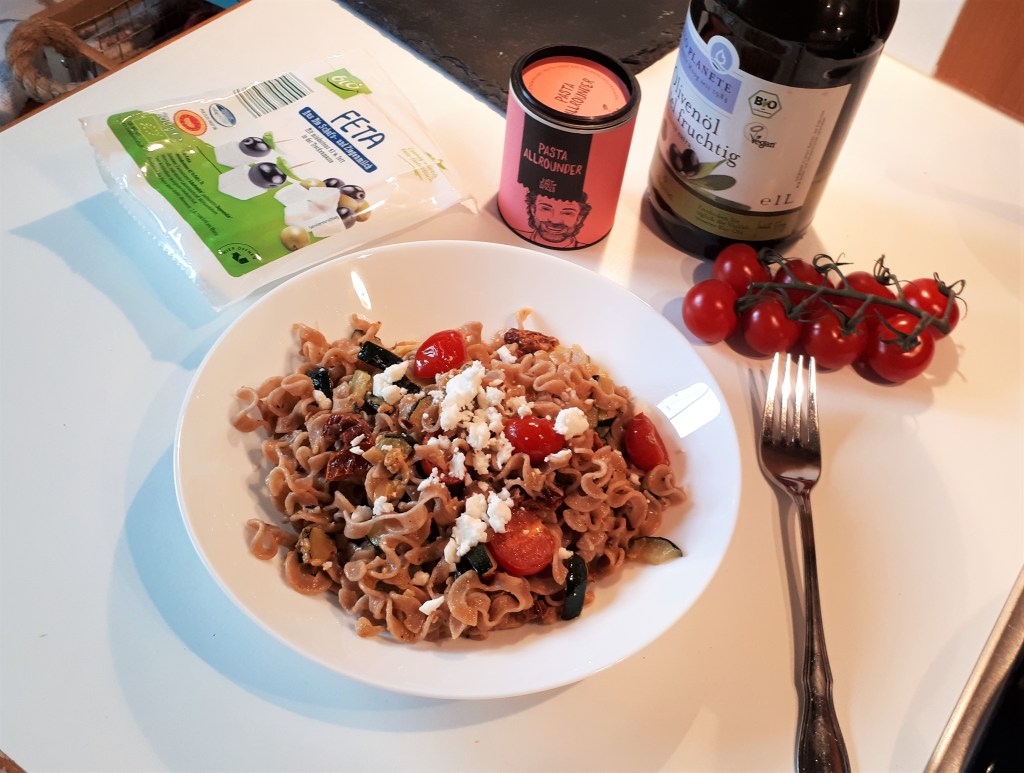 Nudelpfanne mit Feta und Zucchini 2
