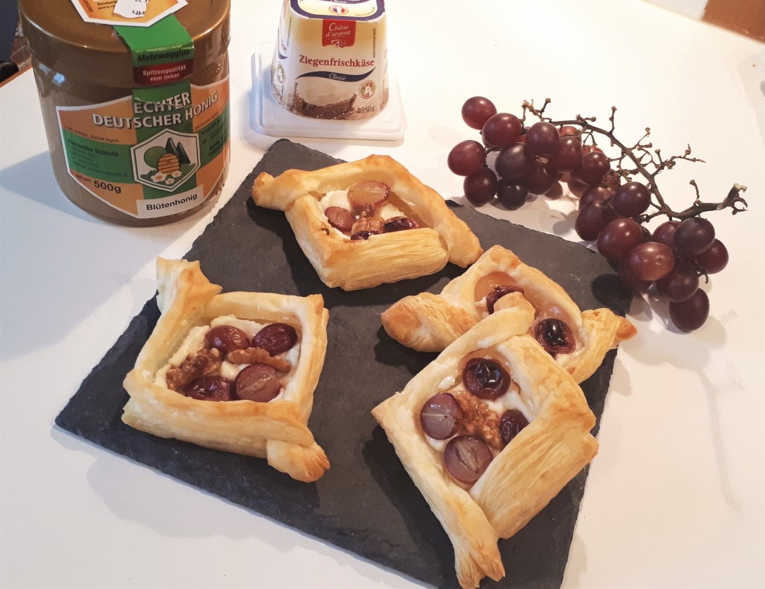 Blätterteigtaschen mit Ziegenfrischkäse