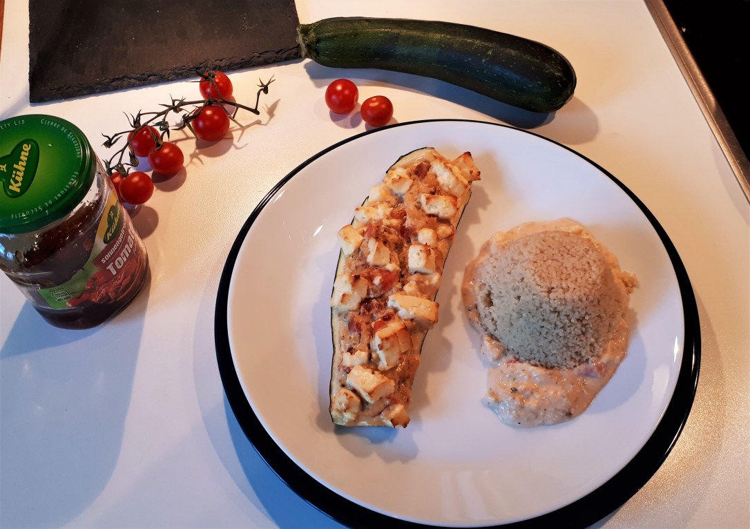 Gefüllte Zucchini