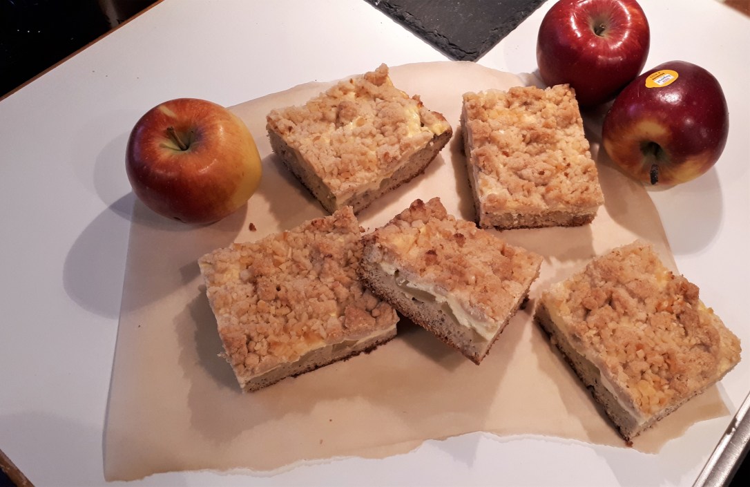 Apfel-Nuss-Schnitten